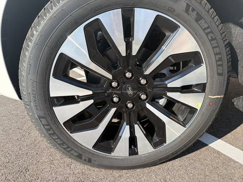 New 2027 Ford Expedition Platinum w/ Driver's Package AWD/4WD image 12