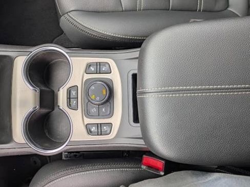 Used 2022 GMC Terrain Denali image 12