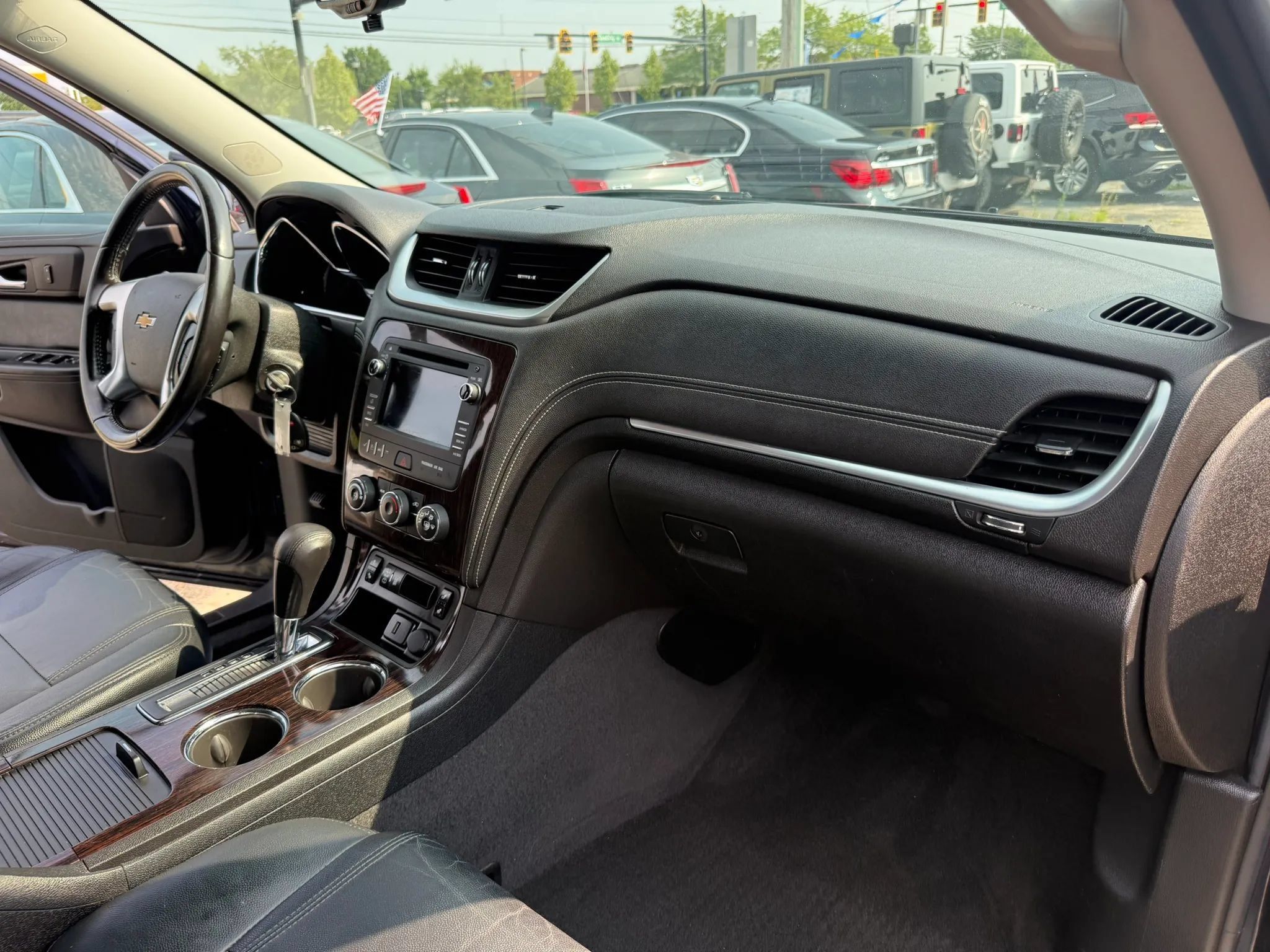 Used 2017 Chevrolet Traverse LT w/ Style and Technology Package FWD image 25