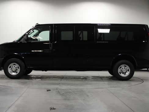 Used 2025 Chevrolet Express 3500 LS RWD image 7