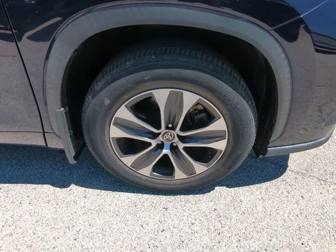 Used 2021 Toyota Highlander XLE FWD image 13