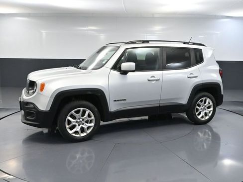 Used 2017 Jeep Renegade Latitude w/ Cold Weather Group AWD/4WD image 10