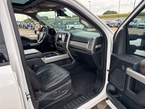 Used 2017 Ford F250 Lariat w/ Lariat Ultimate Package AWD/4WD image 14