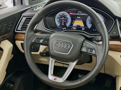 Used 2024 Audi Q5 e Premium Plus w/ Premium Plus Package image 8