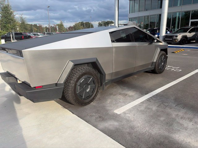 Used 2024 Tesla Cybertruck AWD Crew Cab image 8