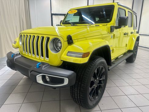 Used 2023 Jeep Wrangler Unlimited Sahara w/ Cold Weather Group AWD/4WD image 11
