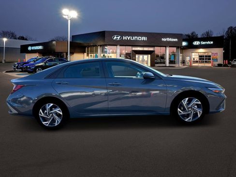 New 2025 Hyundai Elantra Sport image 9