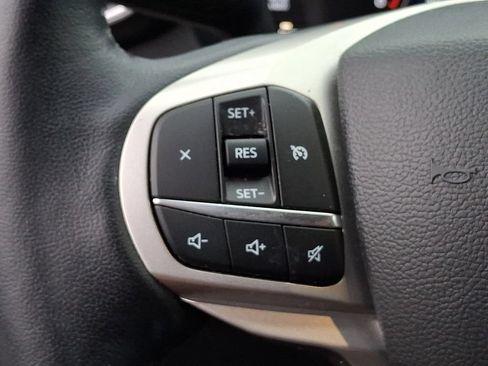 Used 2022 Ford Explorer XLT w/ Equipment Group 202A AWD/4WD image 21
