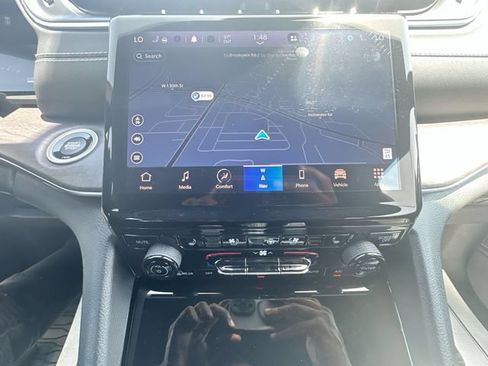 Used 2023 Jeep Grand Cherokee L Overland AWD/4WD image 20