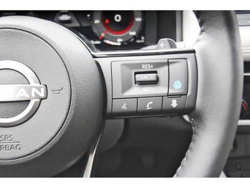 Used 2024 Nissan Rogue SL FWD image 16