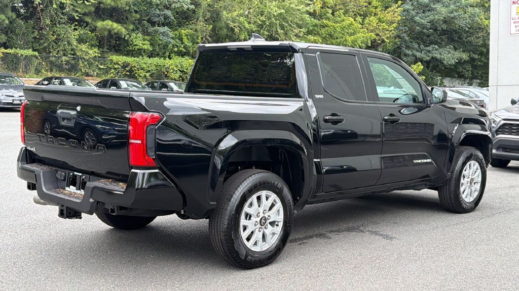 Used 2025 Toyota Tacoma SR5 AWD/4WD image 4