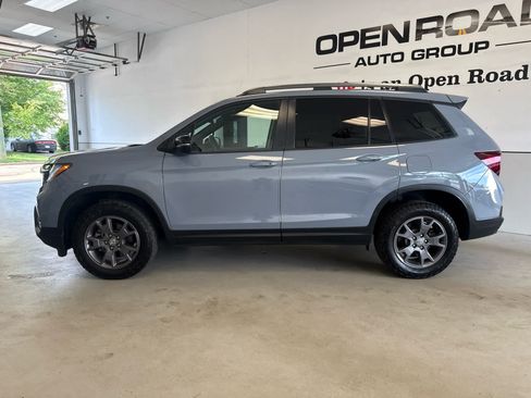 Used 2024 Honda Passport TrailSport image 3
