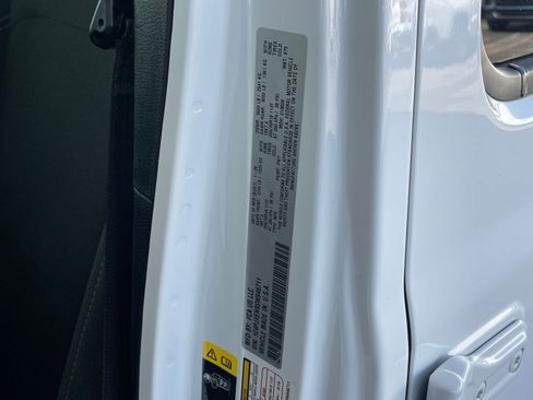 Used 2025 Jeep Wrangler Sahara image 28