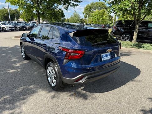 Used 2024 Chevrolet Trax LS w/ Driver Confidence Package FWD image 3
