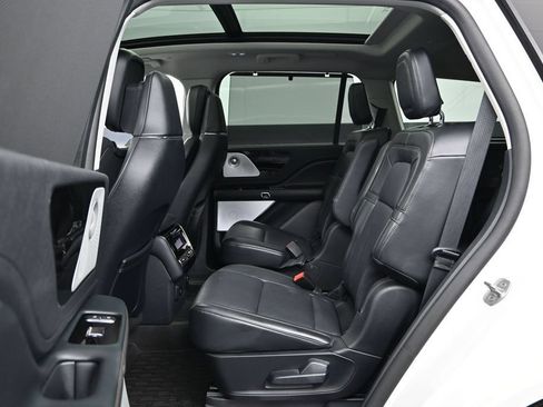 Used 2025 Lincoln Aviator Reserve w/ Equipment Group 201A AWD/4WD image 16