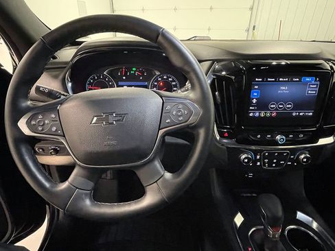 Used 2023 Chevrolet Traverse RS image 40