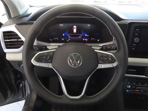 Used 2026 Volkswagen Taos SE FWD image 15