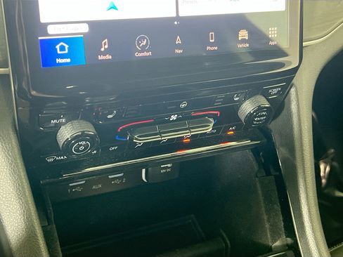 Used 2023 Jeep Grand Cherokee Limited w/ Black Appearance Package image 15