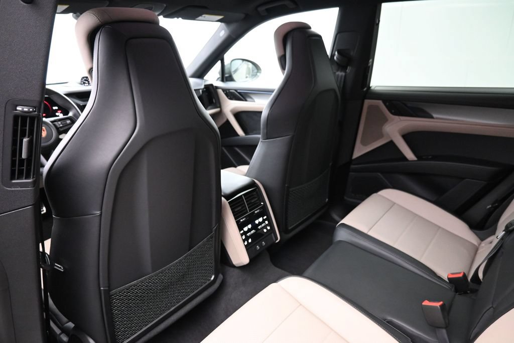 Certified 2026 Porsche Cayenne Electric AWD/4WD image 8
