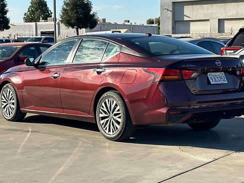 Used 2024 Nissan Altima 2.5 SV image 7