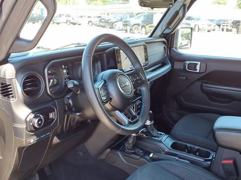 Used 2024 Jeep Wrangler Unlimited Rubicon 4xe AWD/4WD image 19