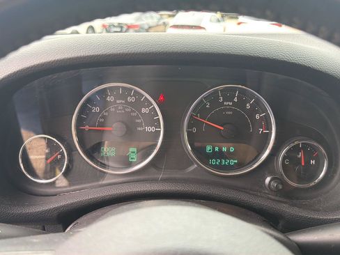 Used 2018 Jeep Wrangler Unlimited Sahara w/ Connectivity Group AWD/4WD image 20