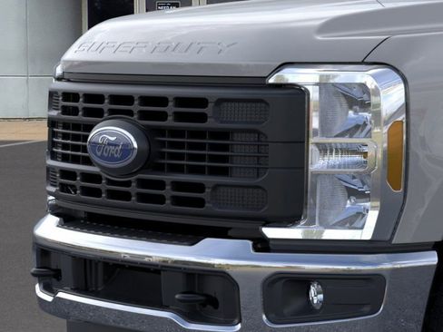 New 2025 Ford F250 XL w/ XL Chrome Package image 17
