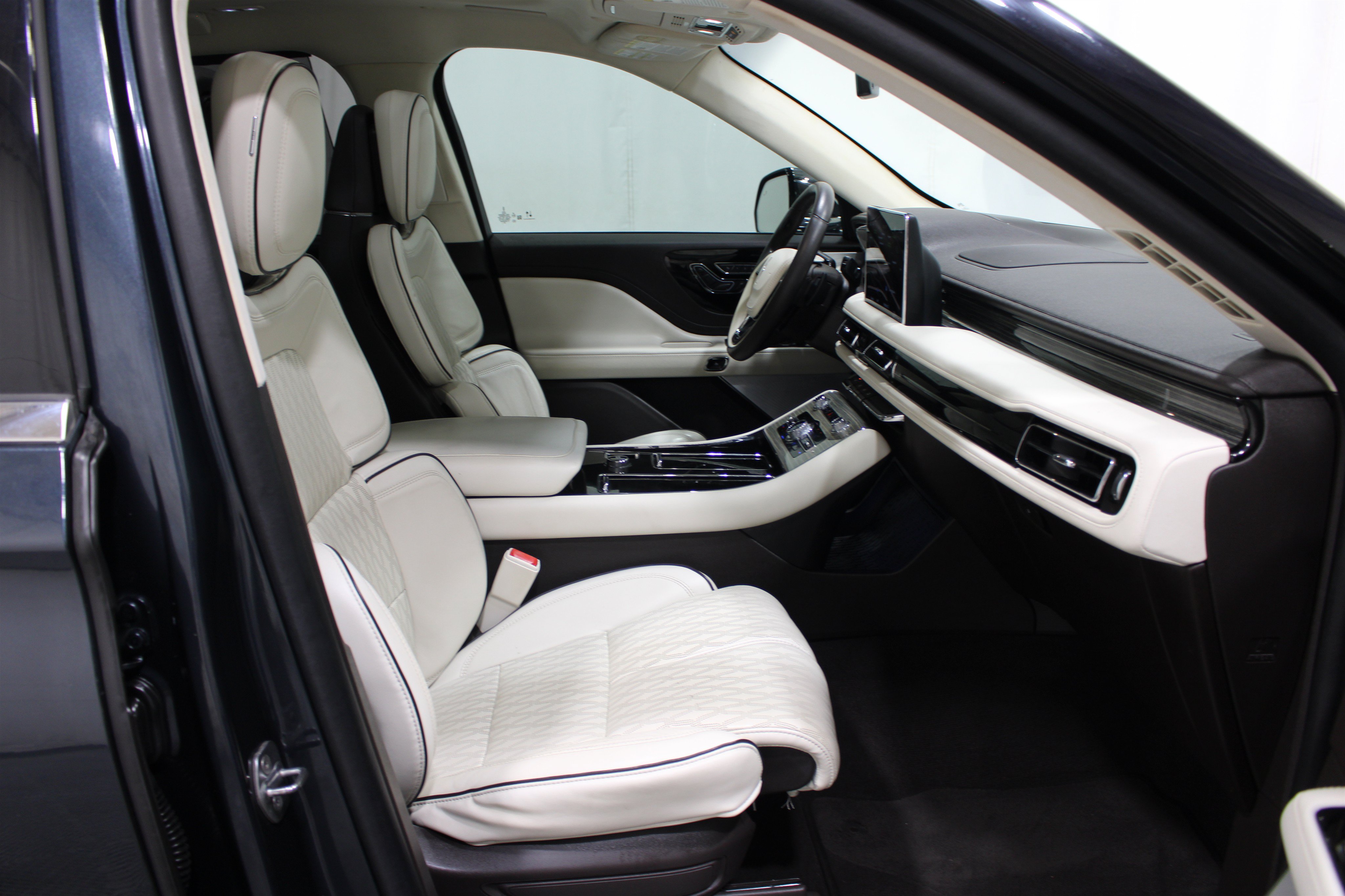 Used 2021 Lincoln Aviator Black Label w/ Dynamic Handling Package AWD/4WD image 29