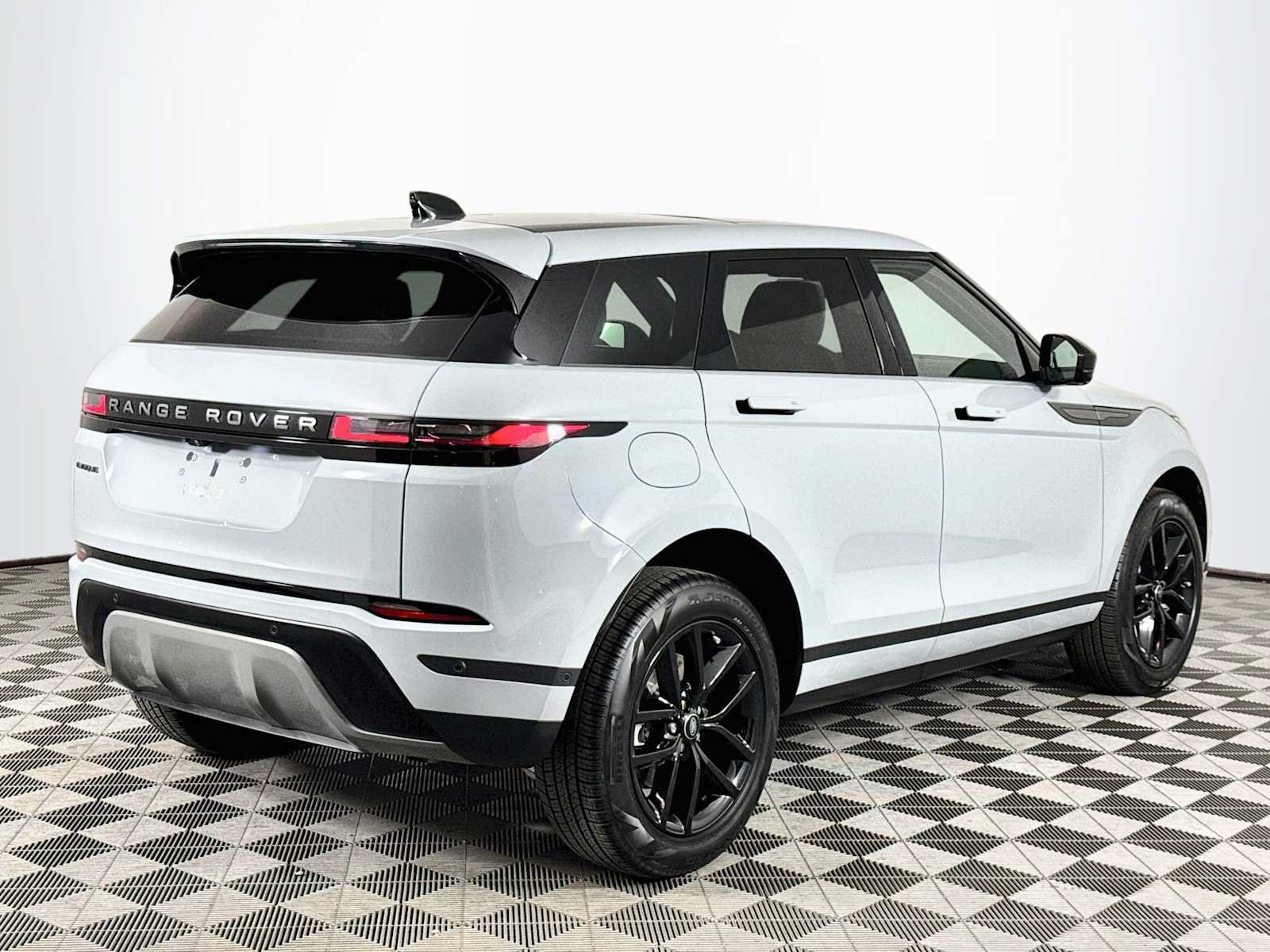 Used 2026 Land Rover Range Rover Evoque S AWD/4WD image 5