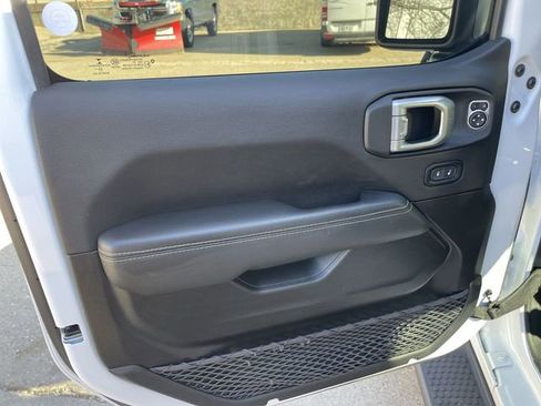 Used 2023 Jeep Wrangler Unlimited Sahara w/ Cold Weather Group AWD/4WD image 10