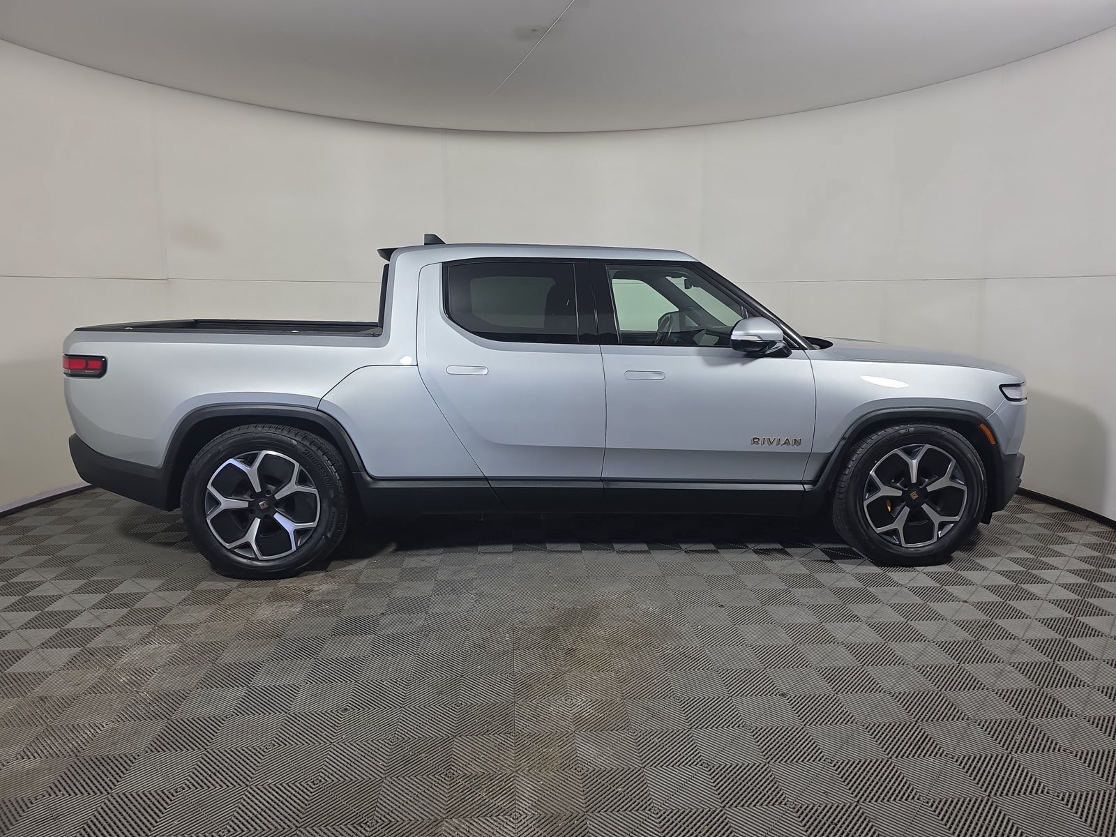 Used 2024 Rivian R1T Adventure Quad AWD/4WD image 6