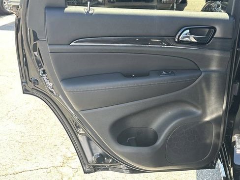 Used 2020 Jeep Grand Cherokee Overland RWD image 25