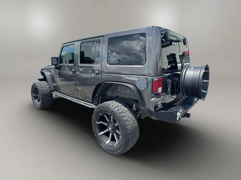 Used 2017 Jeep Wrangler Unlimited Rubicon w/ Connectivity Group AWD/4WD image 7