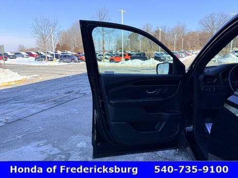 Used 2023 Honda Pilot TrailSport image 15