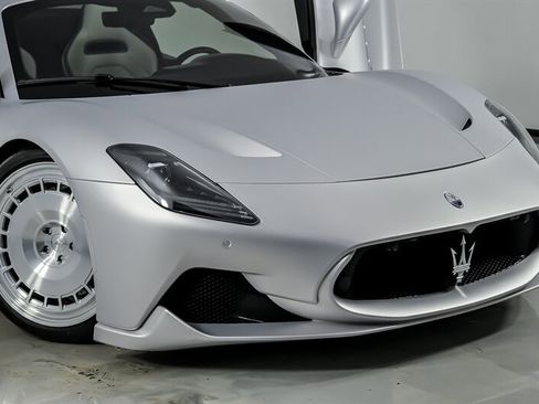 Used 2023 Maserati MC20 Spyder RWD image 3