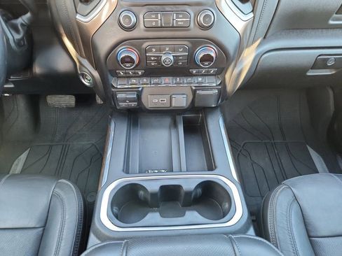 Used 2019 Chevrolet Silverado 1500 High Country image 11