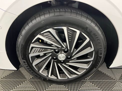 Used 2023 Hyundai Sonata Limited image 12