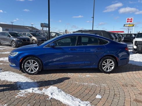 Used 2016 Chrysler 200 Limited w/ Convenience Group image 2