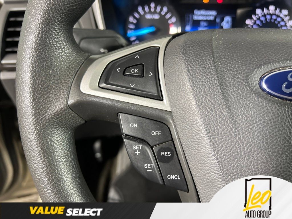 Used 2015 Ford Fusion SE FWD image 19