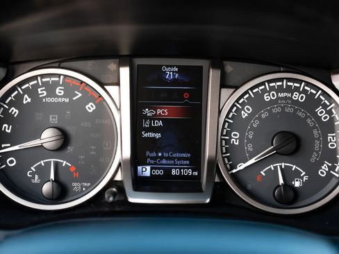 Used 2020 Toyota Tacoma SR5 image 31