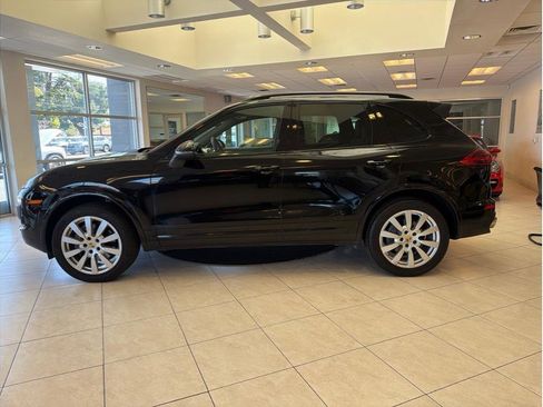Used 2017 Porsche Cayenne Platinum Edition image 8