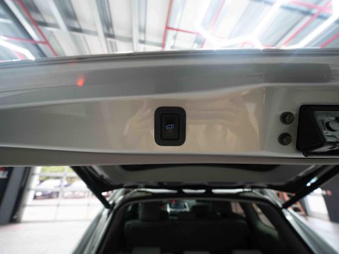 Used 2019 Toyota Highlander XLE AWD/4WD image 29