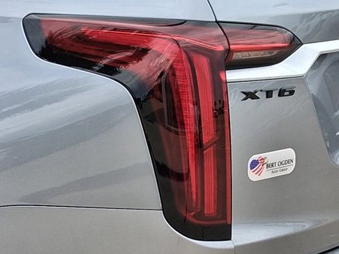 New 2025 Cadillac XT6 Luxury image 8