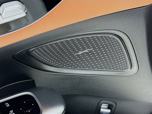 Used 2025 Mercedes-Benz C 300 Sedan image 19