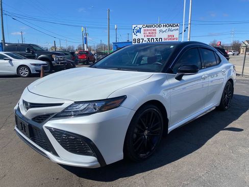 Used 2023 Toyota Camry XSE image 6