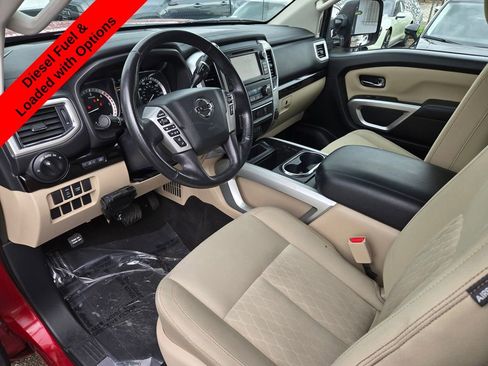 Used 2019 Nissan Titan SV w/ SV Convenience Package image 10