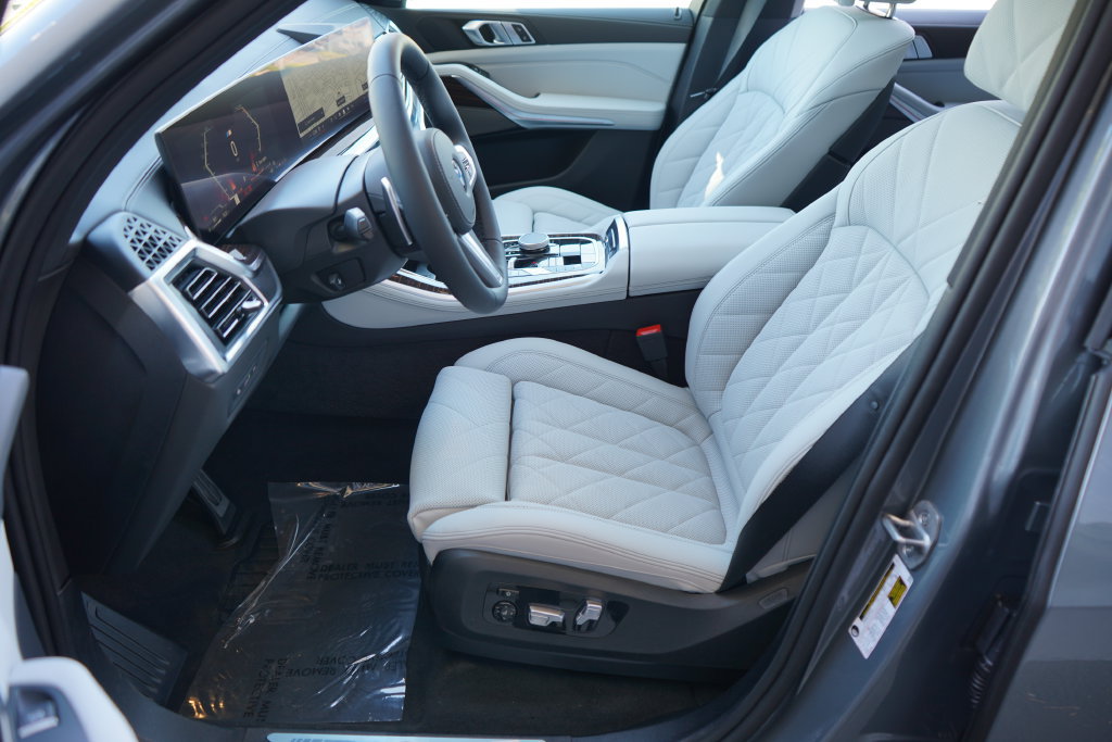 Used 2026 BMW X5 sDrive40i w/ M Sport Package RWD image 10