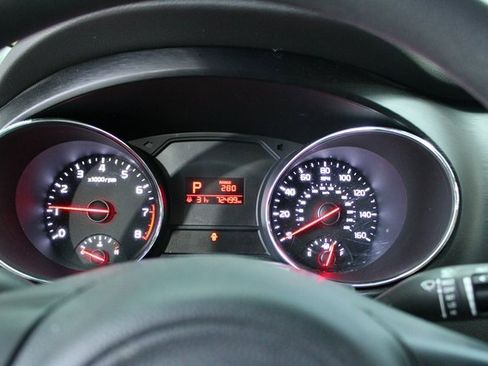 Used 2018 Kia Sedona L image 17