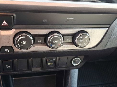 Certified 2020 Toyota Tacoma SR5 w/ SR5 Appearance Package (SM) image 18