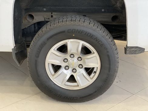 Used 2018 Chevrolet Silverado 1500 LT AWD/4WD image 12